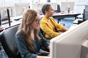 Females at computers in finance lab